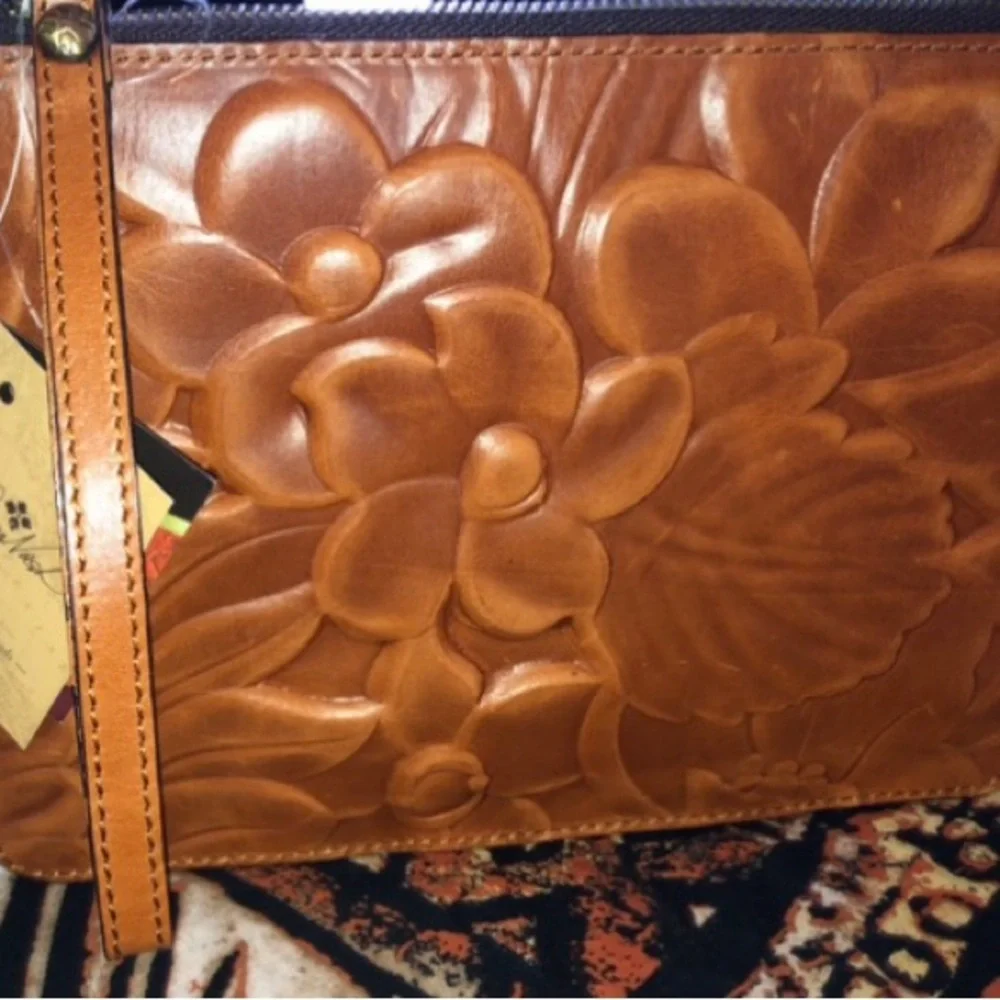 New Patricia Nash Cassini Tooled Leather Wristlet Cosmetic Bag Florence Brown